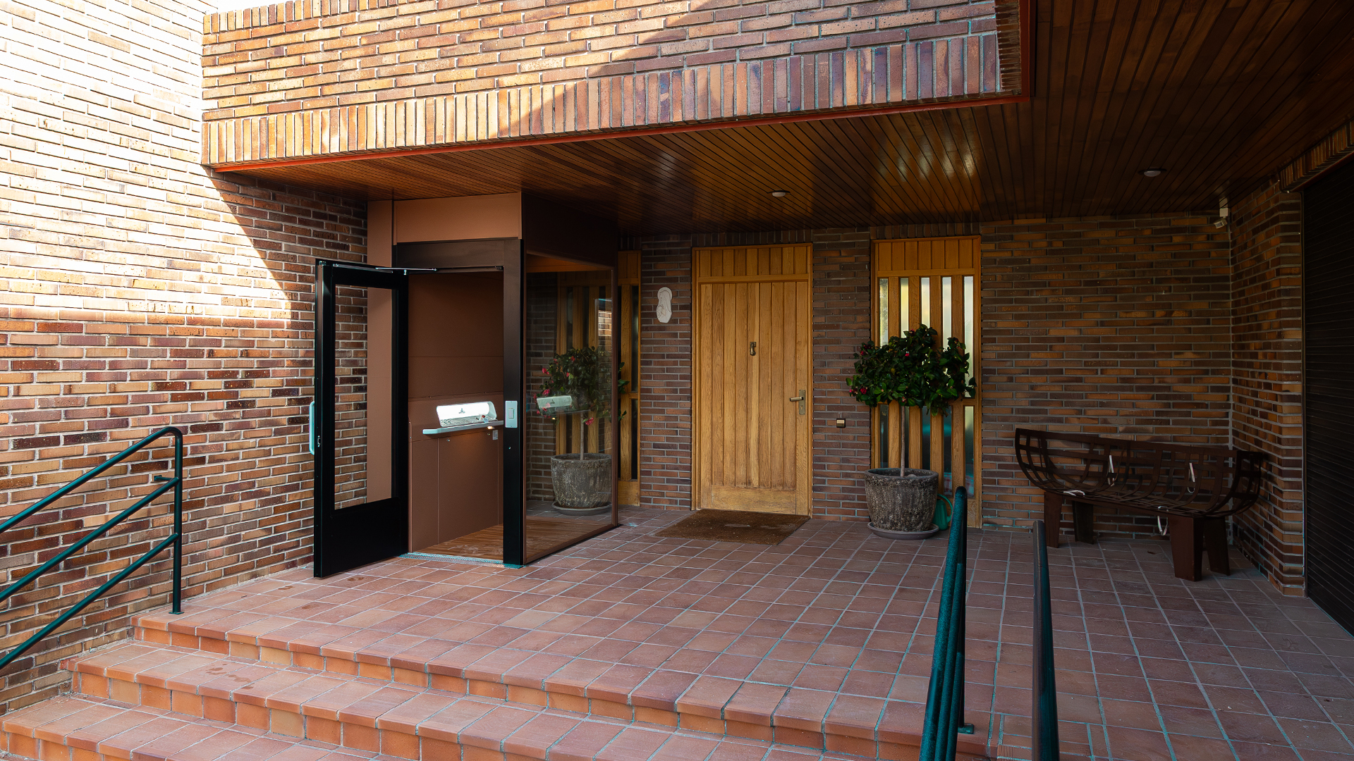 Acceso exterior en vivienda unifamiliar